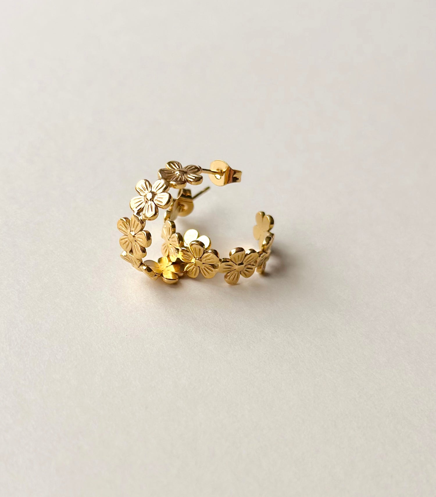 gold plated daisy flower hoop earrings
