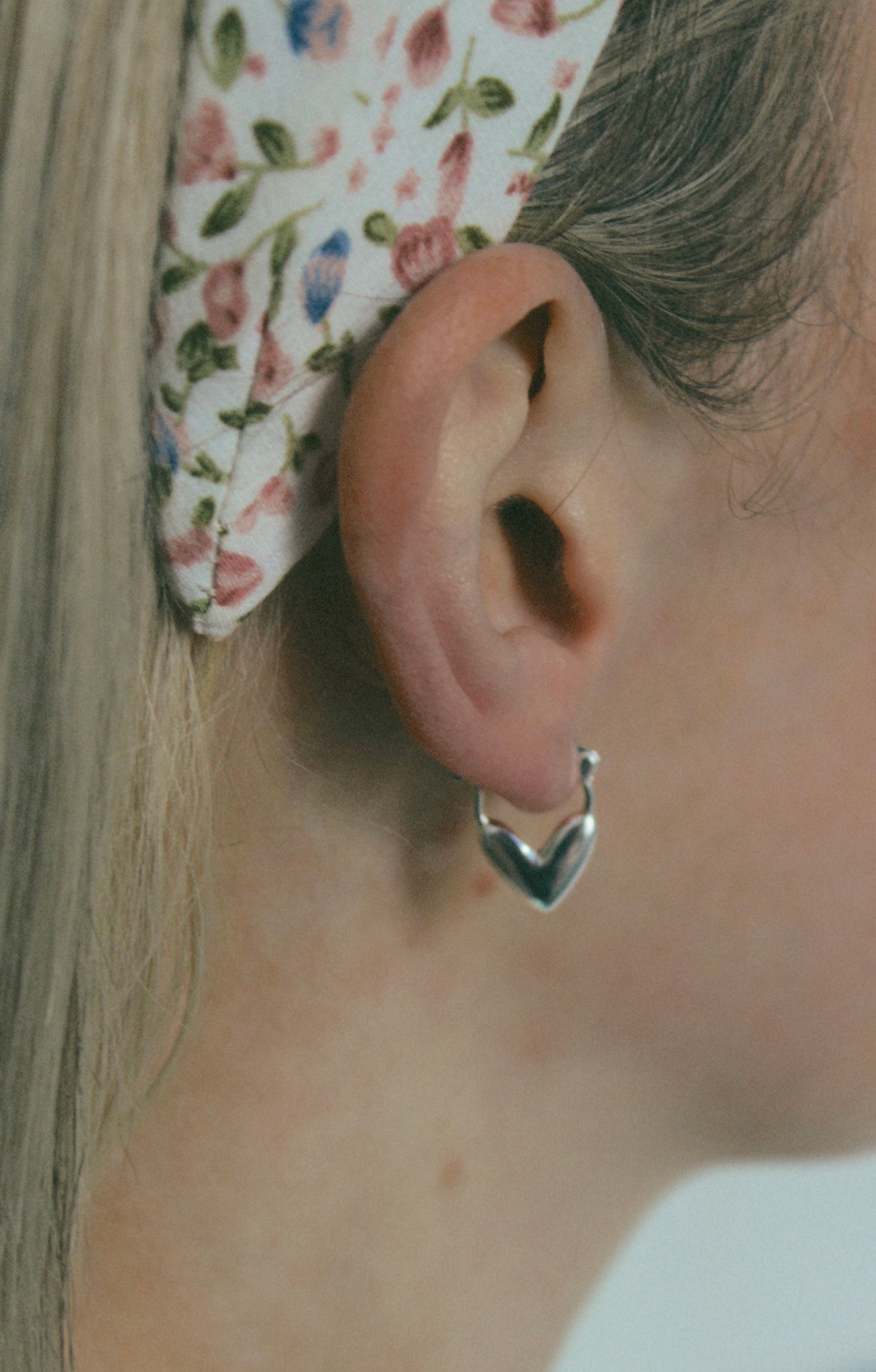 925 sterling silver heart shaped hoop clasp earrings